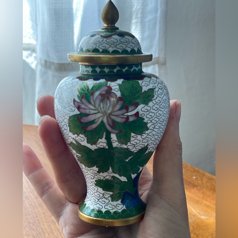 Little Vintage Cloisonné Enameled Ginger Jar Chinese White Chrysanthemum Urn - Picture 12 of 15